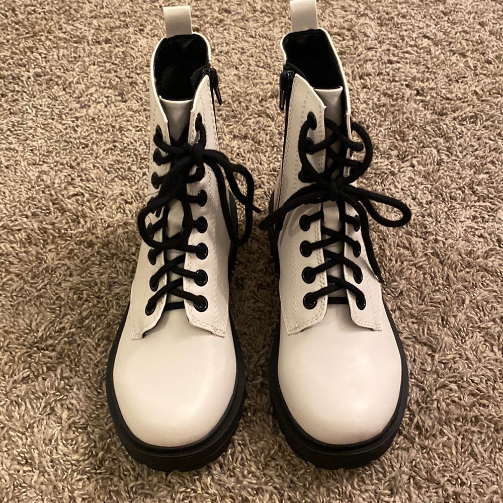 Brand new/never worn! Size 7